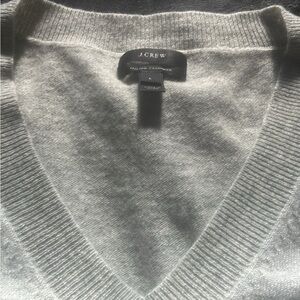 J Crew Beautiful Italian  Cashmere V Neck Sweater women’s size L